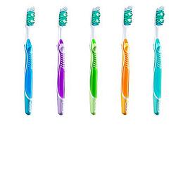 Oral-B Advantage Artica 35 Medium Spazzolino Manuale Colori Assortiti