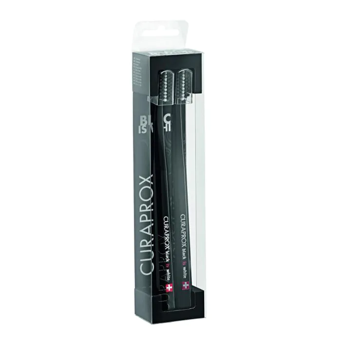 Curaprox black is white dentifrici sbiancanti 2 spazzolini Curaprox black is white dentifrici sbiancanti 2 spazzolini