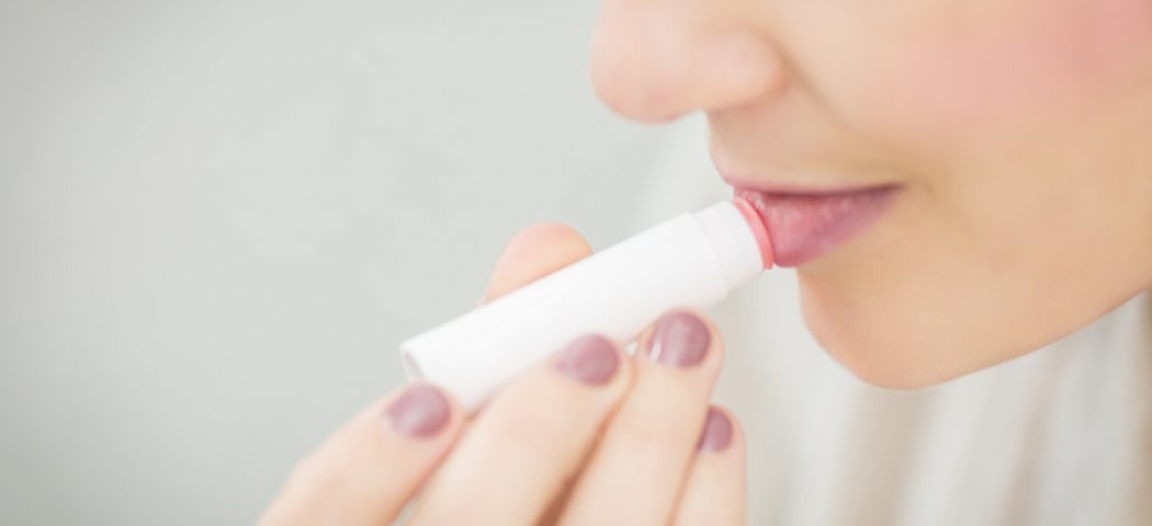 Labbra screpolate: cause e rimedi in farmacia