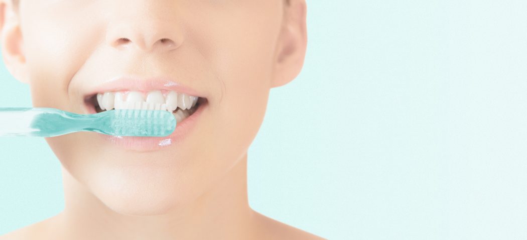 Come si lavano i denti: la guida passo dopo passo